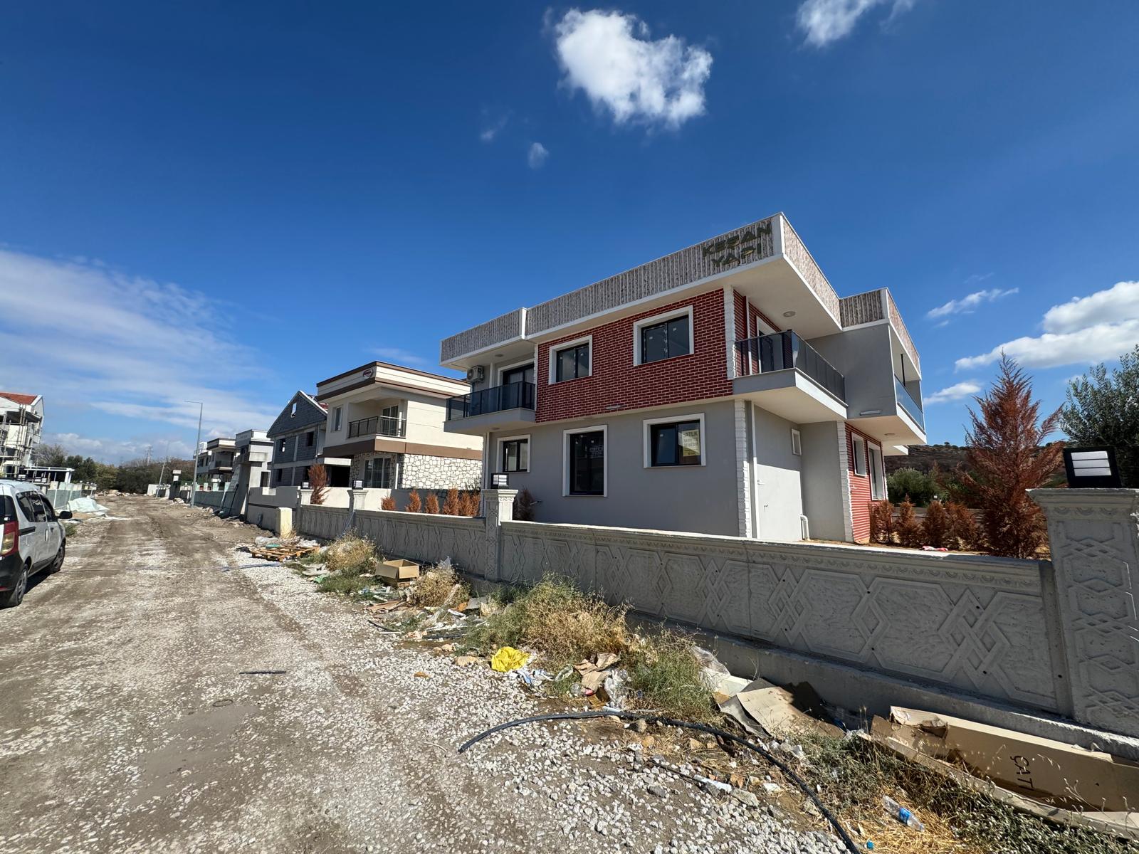 Çandarlı merkezde denize 500 metre mesafede 1+1 geniş daire